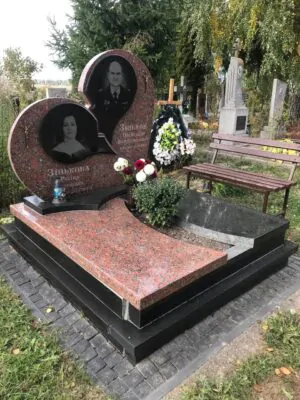 Подвійні пам'ятники на могилу