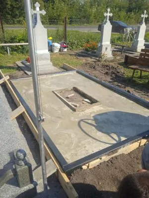 Демонтаж пам'ятника на могилу