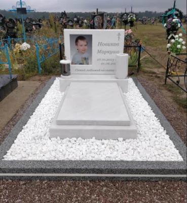 Дитячий пам’ятник на могилу