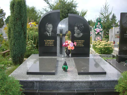 Пам’ятник на могилу для двох