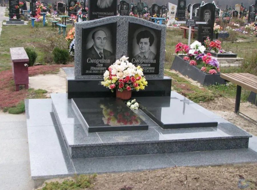 подвійні пам’ятники